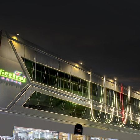 FabHotel Geetraj Lucknow Buitenkant foto