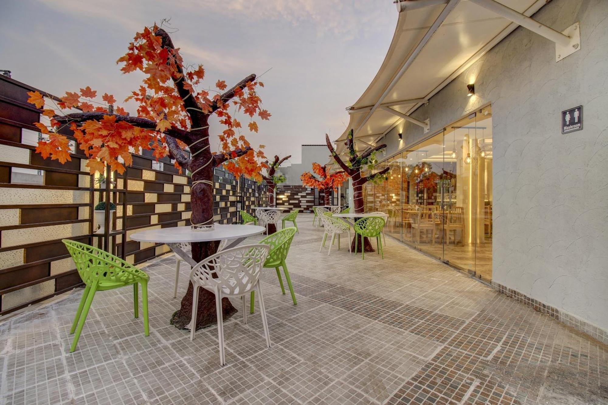 FabHotel Geetraj Lucknow Buitenkant foto