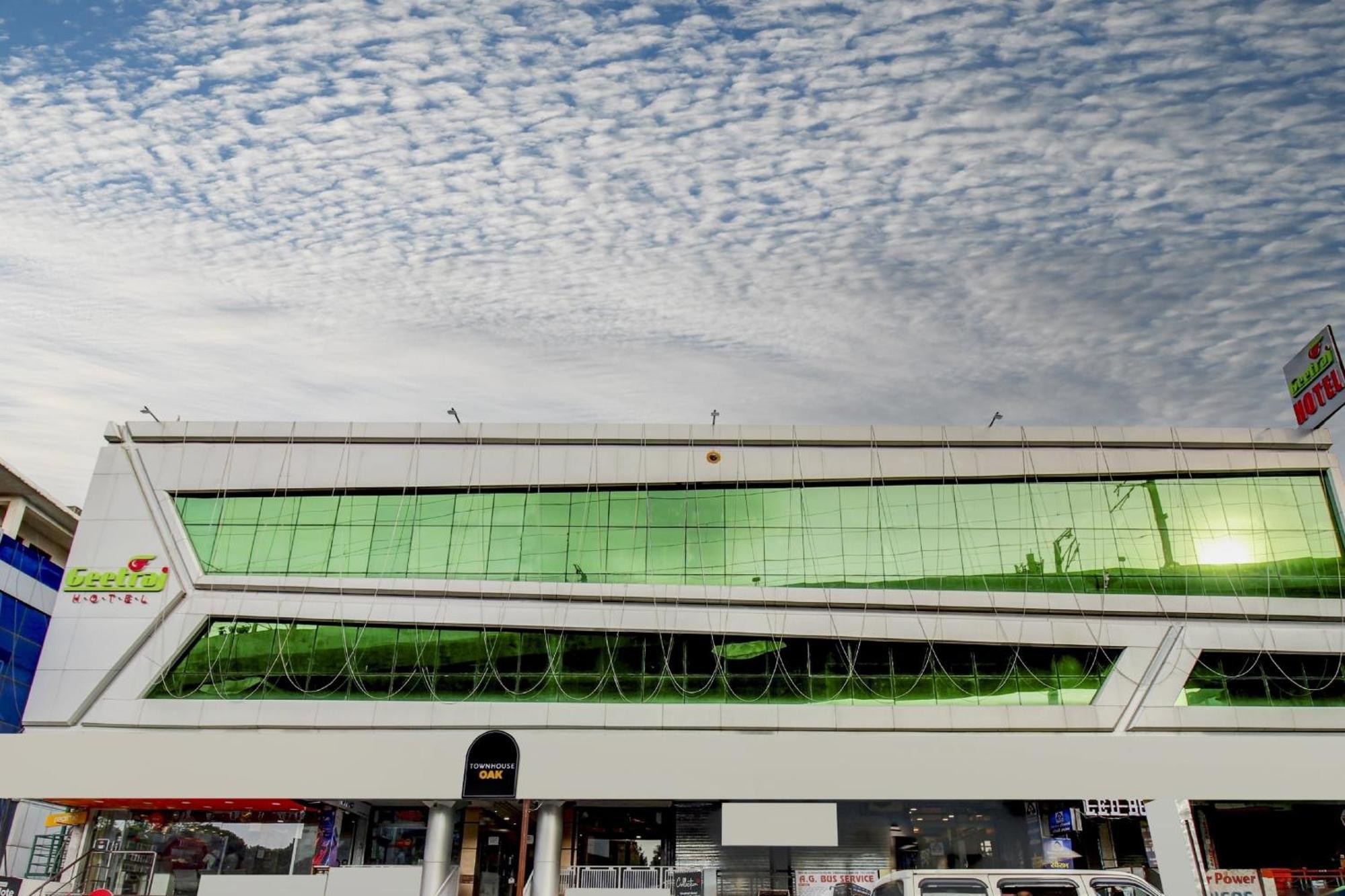 FabHotel Geetraj Lucknow Buitenkant foto