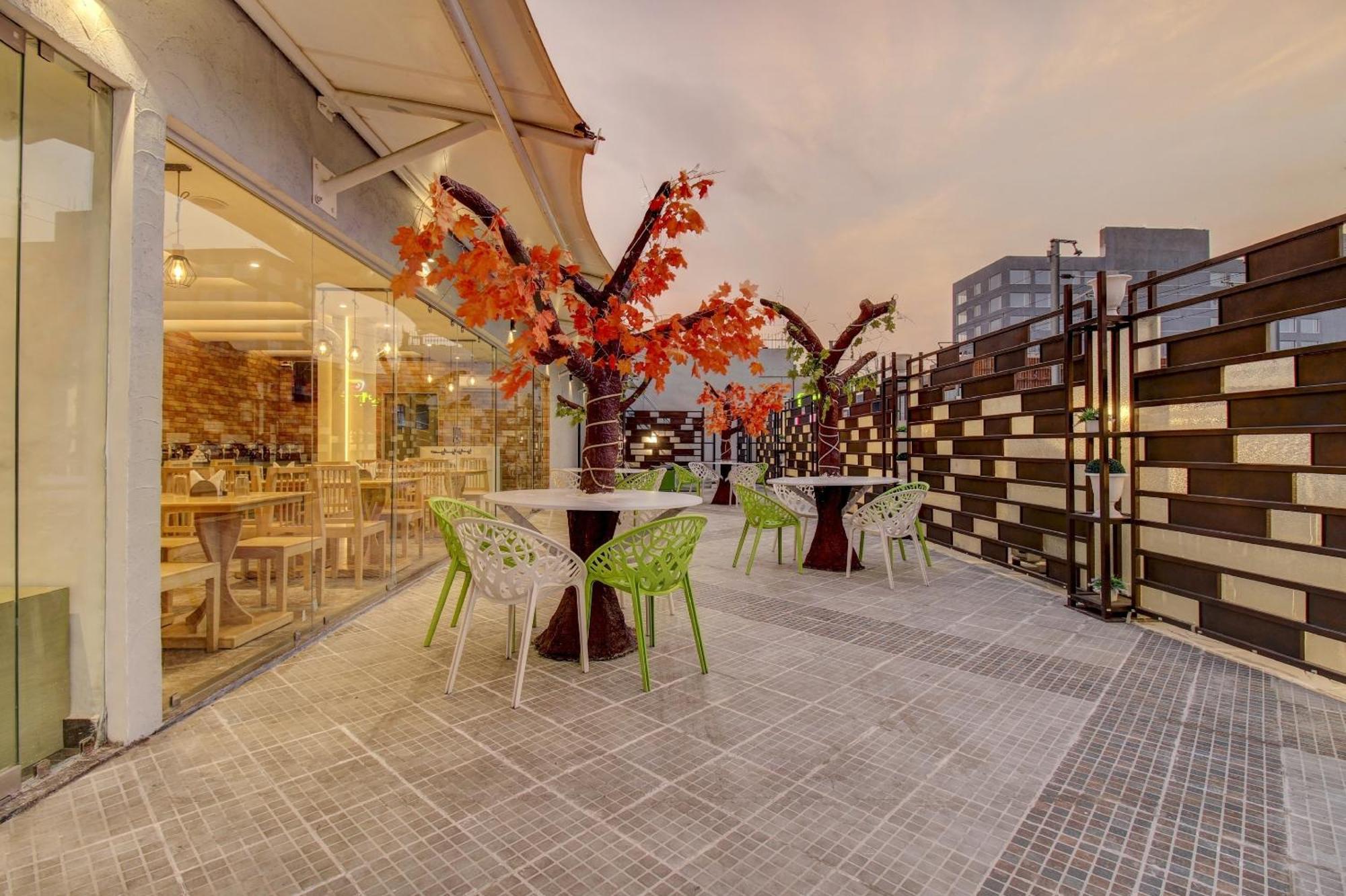 FabHotel Geetraj Lucknow Buitenkant foto