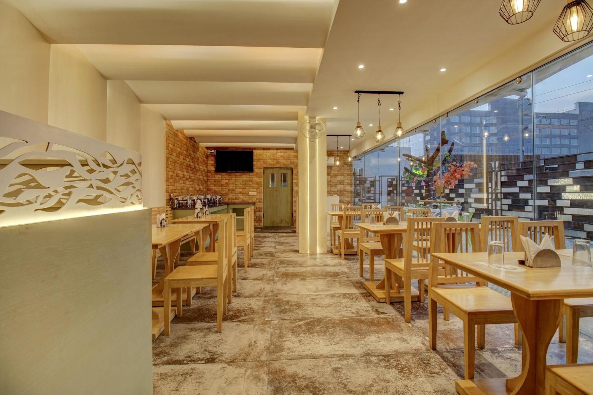 FabHotel Geetraj Lucknow Buitenkant foto