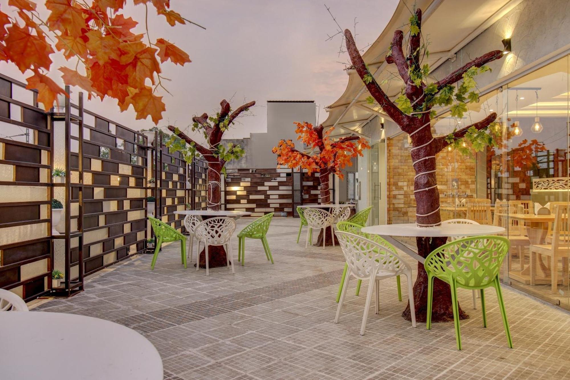 FabHotel Geetraj Lucknow Buitenkant foto