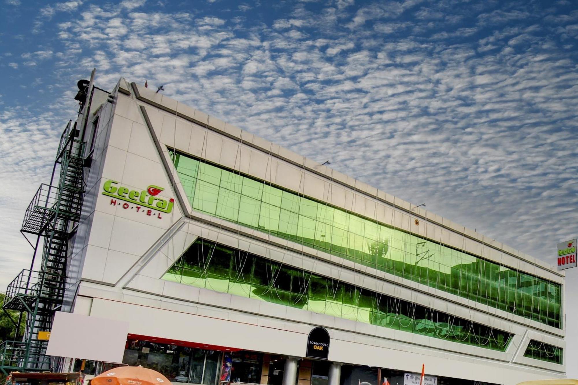 FabHotel Geetraj Lucknow Buitenkant foto